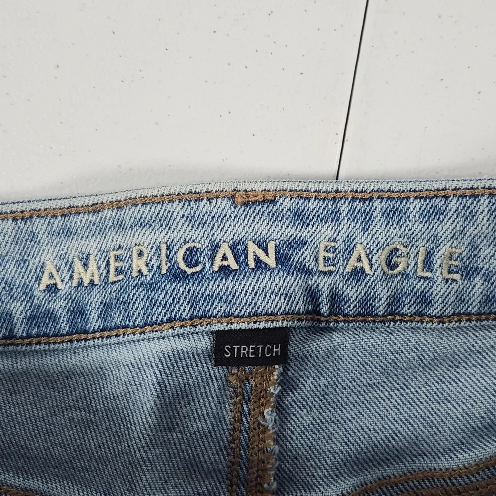 American Eagle Mom Jean Shorts Light Wash Distressed Ripped Denim‎ Womens Size 0